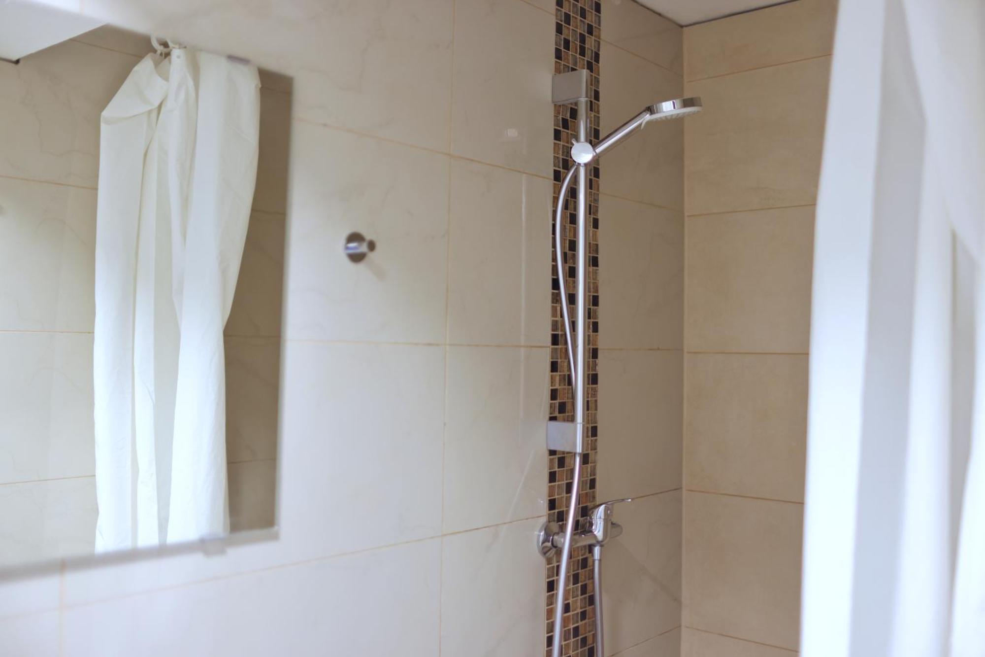 Mythos Hotel Ораниенбург Экстерьер фото